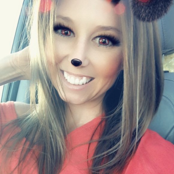 Meet your Posher, Kelly - Picture 2 of 4